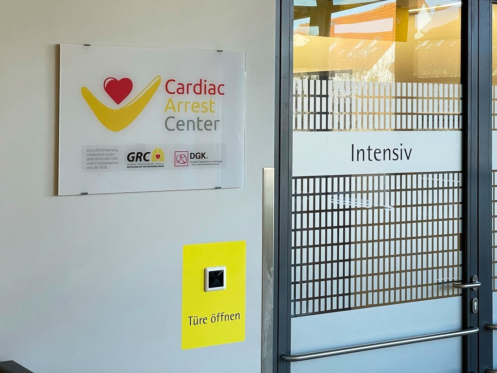 Höchstmögliche Behandlungsqualität für Patienten mit einem Herz-Kreislaufstillstand: Die Zertifizierung der Intensivstation am Rems-Murr-Klinikum Winnenden als eines von aktuell fünf Cardiac Arrest Center (CAC) in Baden-Württemberg. © RMK